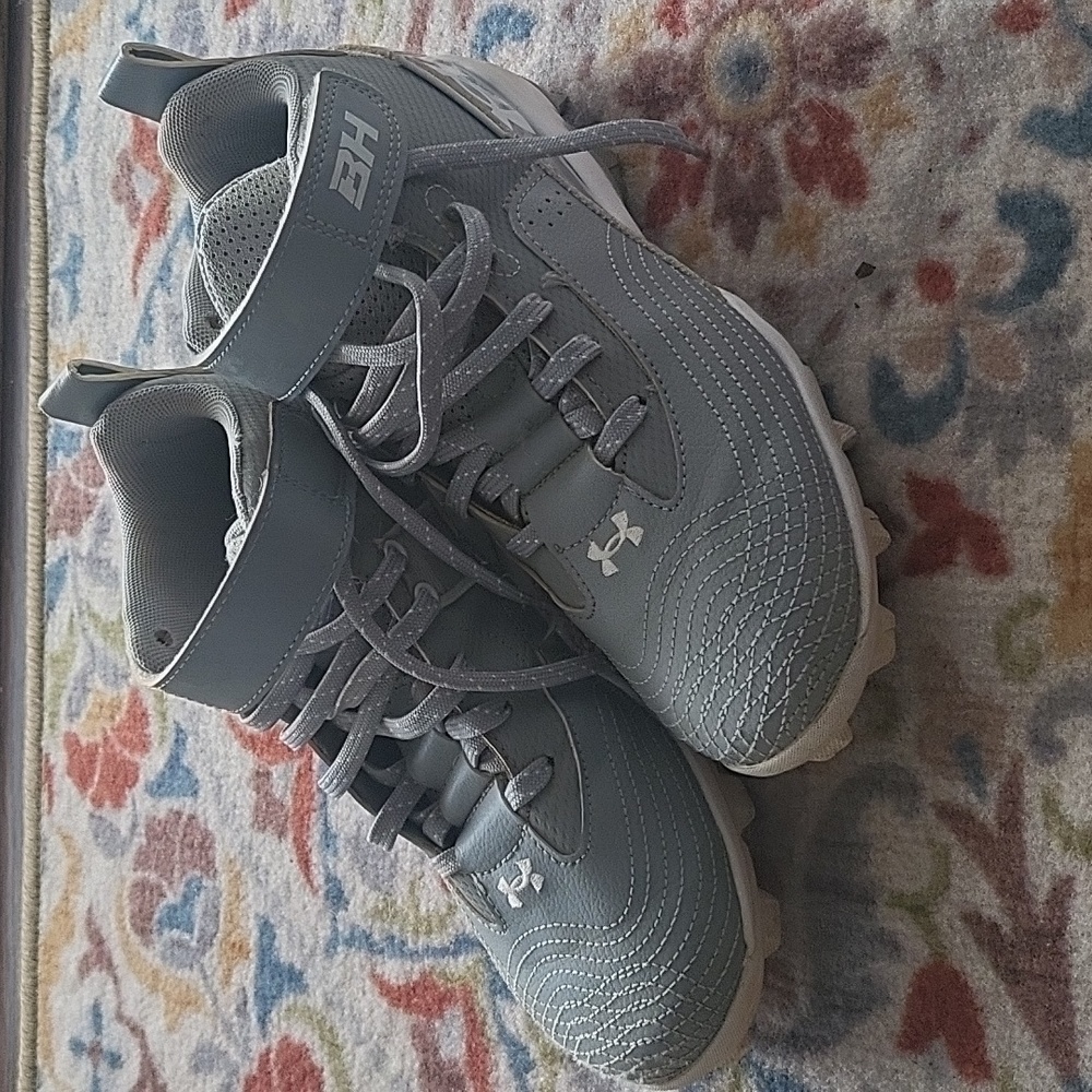 Under Armour Youth Cleats Size 3.5